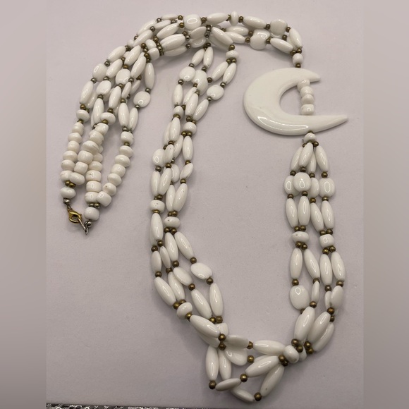 Vintage 1970’s Multi Strand White Acrylic Beaded Necklace Large Crescent Moon - Picture 5 of 6